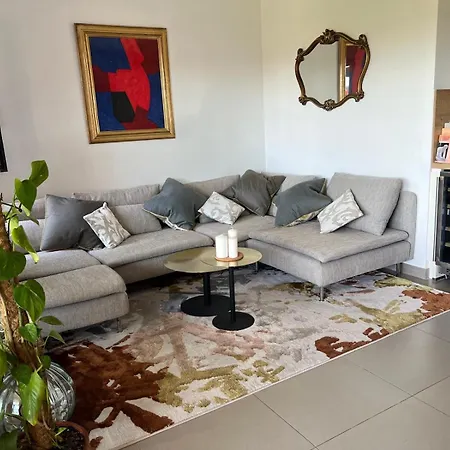 Joli 3 Pieces Ensoleille Sur Les Hauteurs De Διαμέρισμα